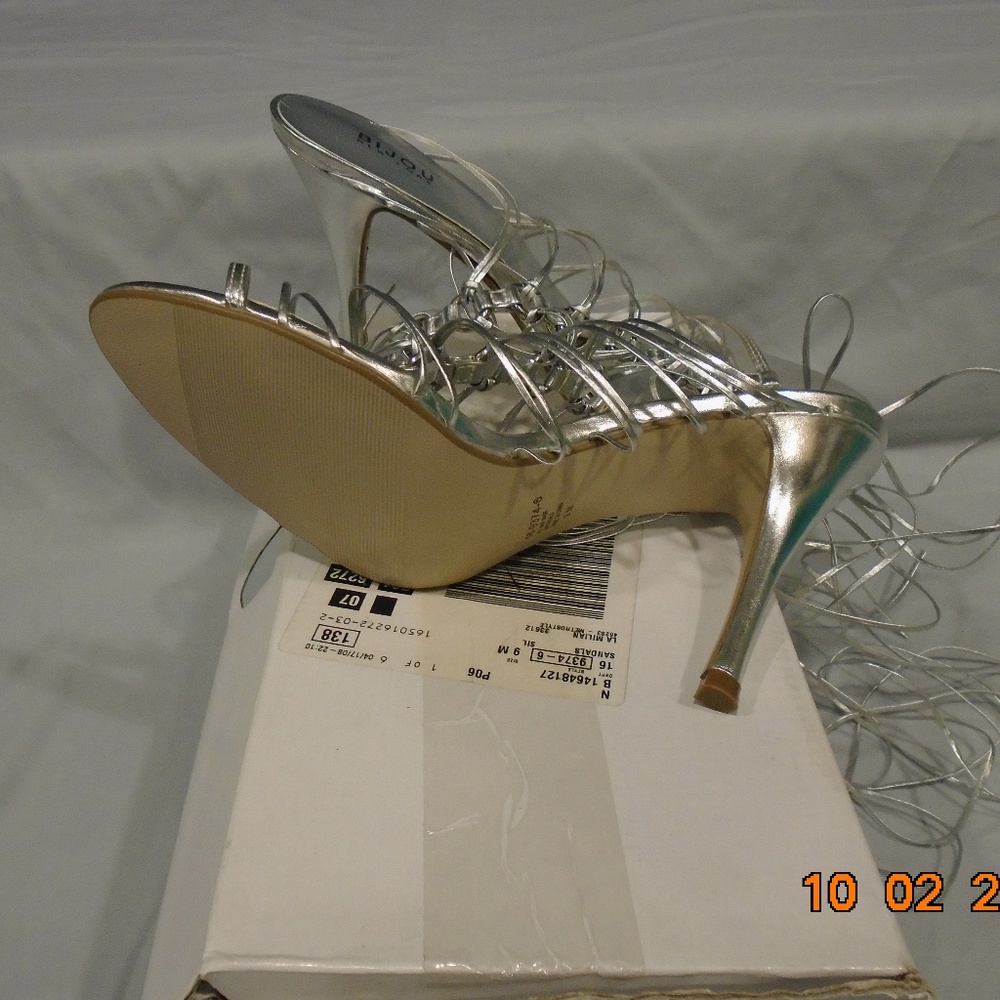 Shoes - Picture 4 of 4